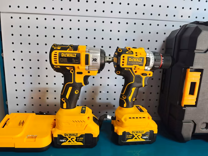 Combo de taladro más pistola de impacto DeWalt   