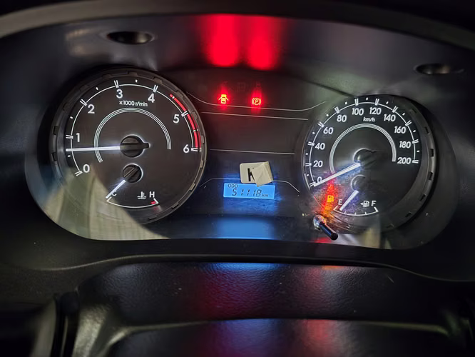 Se Vendo hilux versión básica, estado 100 % con sus extras  precio negociable   - Imagen 8