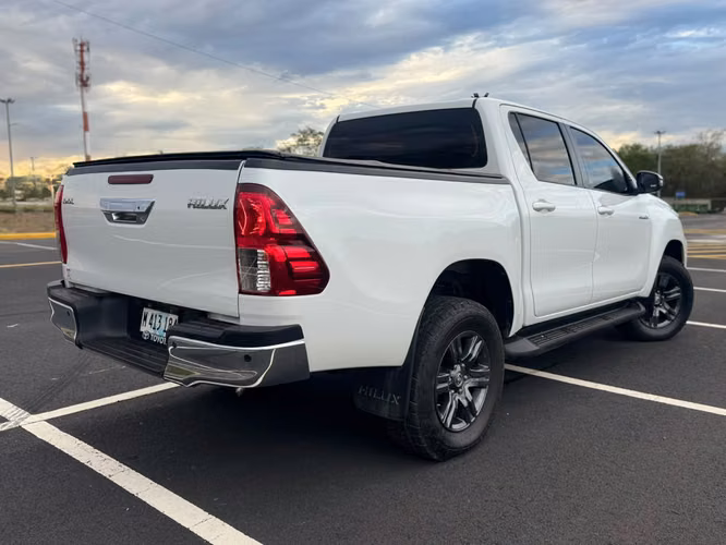 TOYOTA HILUX 2025 SR 4X4 || AUTOMATICA - Imagen 4