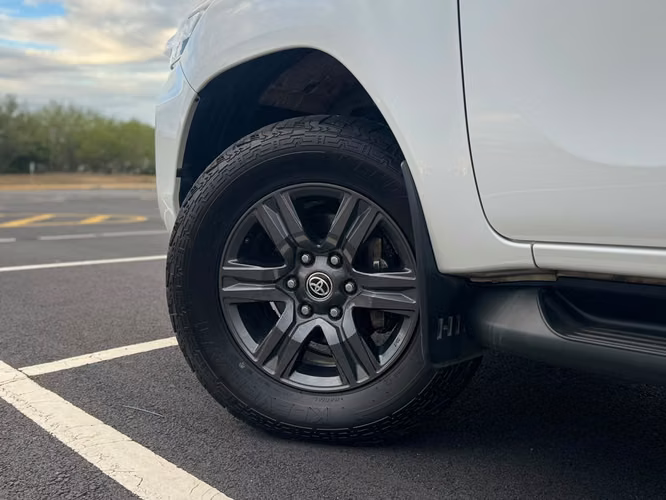 TOYOTA HILUX 2025 SR 4X4 || AUTOMATICA - Imagen 7