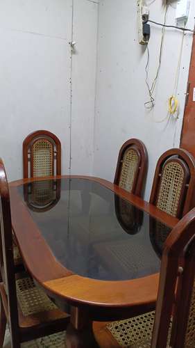 Comedor de vidrio y de 6 sillas 