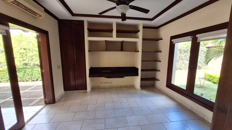 Estancia Santo Domingo, Calle Burgos, casa 9 B Datos de la casa: Tamaño del terreno 2227.10 varas Área construida 496 me - Imagen 5