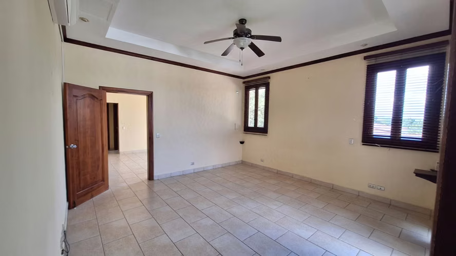 Estancia Santo Domingo, Calle Burgos, casa 9 B Datos de la casa: Tamaño del terreno 2227.10 varas Área construida 496 me - Imagen 7