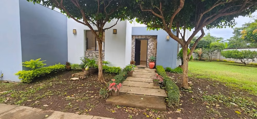  ¡Hermosa Casa en Renta en Residencial Villa El Rosario! - Imagen 2
