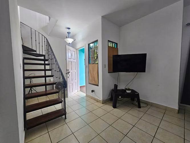  ¡Exclusiva Casa en Renta - Confort y Estilo Moderno! - Imagen 3