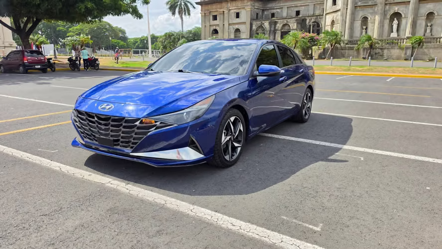 PRECIOSO HYUNDAI ELANTRA 2022 - Imagen 2