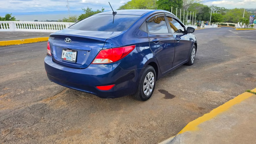 INIGUALABLE HYUNDAI ACCENT 2017 - Imagen 4