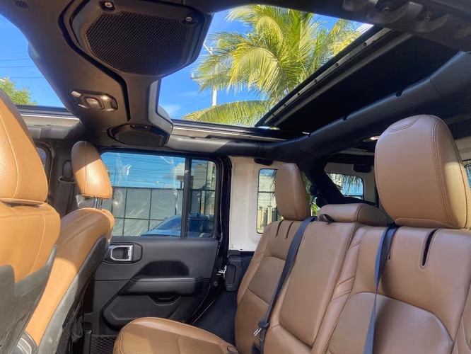 Jeep Wrangler Rubicon 4xe híbrido Año 2022 Con 375 HP  - Imagen 7