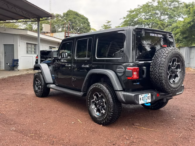 Jeep Wrangler Rubicon 4xe híbrido Año 2022 Con 375 HP  - Imagen 3