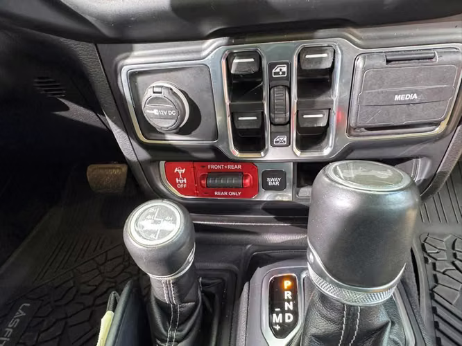 Jeep Wrangler Rubicon 4xe híbrido Año 2022 Con 375 HP  - Imagen 11