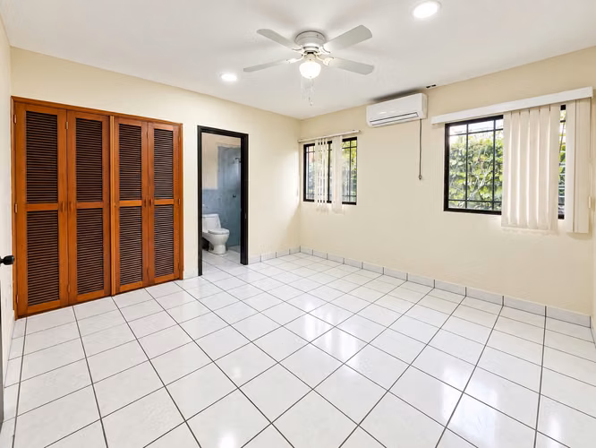  SE RENTA AMPLIA CASA | VIVIENDA U OFICINAS - Imagen 10