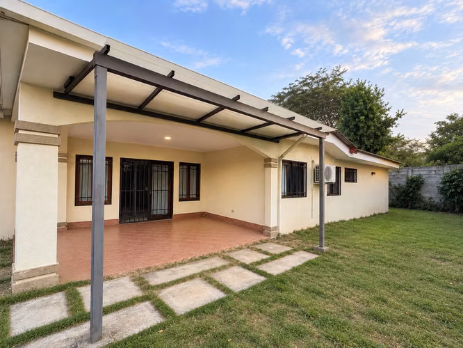  SE RENTA AMPLIA CASA | VIVIENDA U OFICINAS