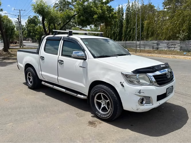 Hilux Baja 4*2  -  2014