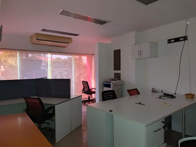 BOLONIA - SE RENTA LOCAL DE OFICINA AMOBLADO - Imagen 9