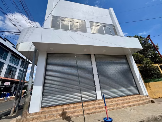 FP- Rento edificio comercial en el mercado Oriental  - Imagen 2
