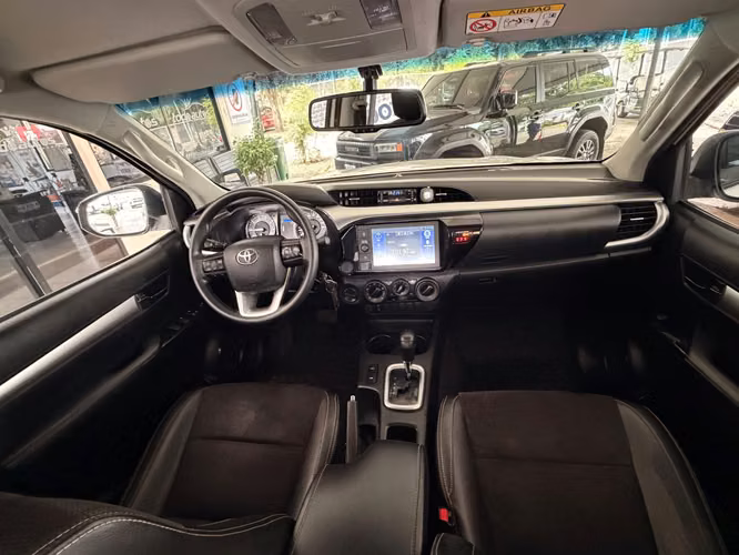 TOYOTA HILUX SR AÑO 2023 - Imagen 4