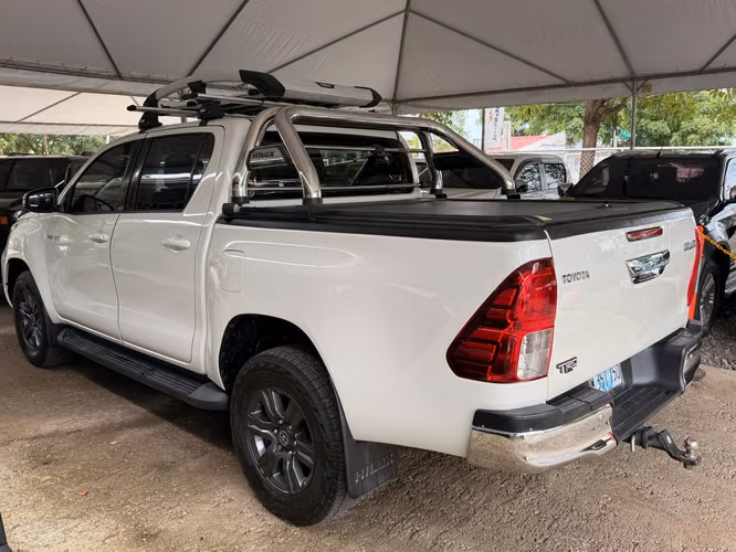 TOYOTA HILUX SR AÑO 2023 - Imagen 3