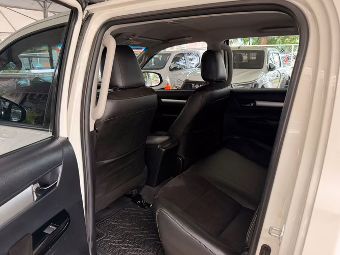 TOYOTA HILUX SR AÑO 2023 - Imagen 5