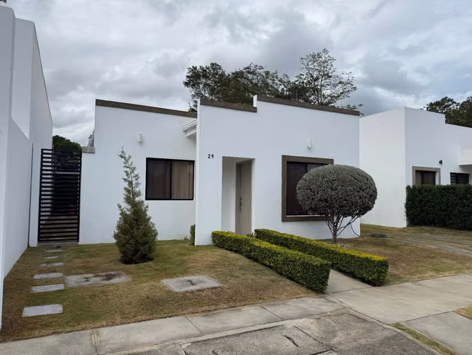 Hermosa Casa Moderna en Residencial Palmares – Km 12.9 Carretera a Masaya - Imagen 3