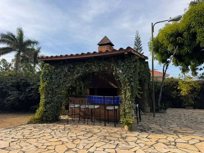  KW - Casa Esquinera en Venta en Las Colinas