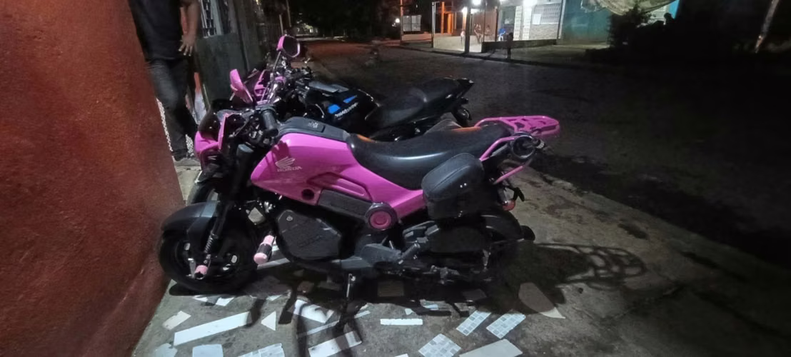 Vendo moto en perfecto estado con accesorios originales. - Imagen 2