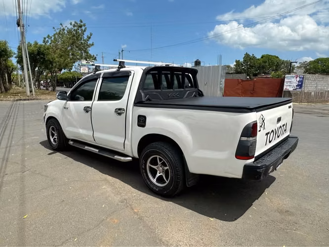 Hilux Baja 4*2  --  Año :: 2014 - Imagen 7