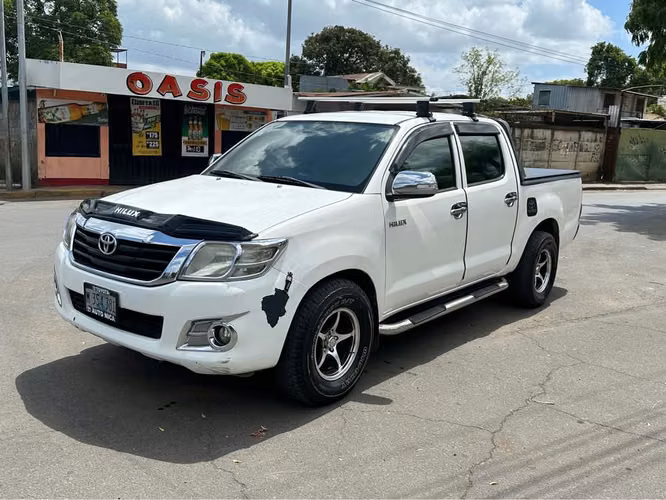 Hilux Baja 4*2  --  Año :: 2014 - Imagen 9