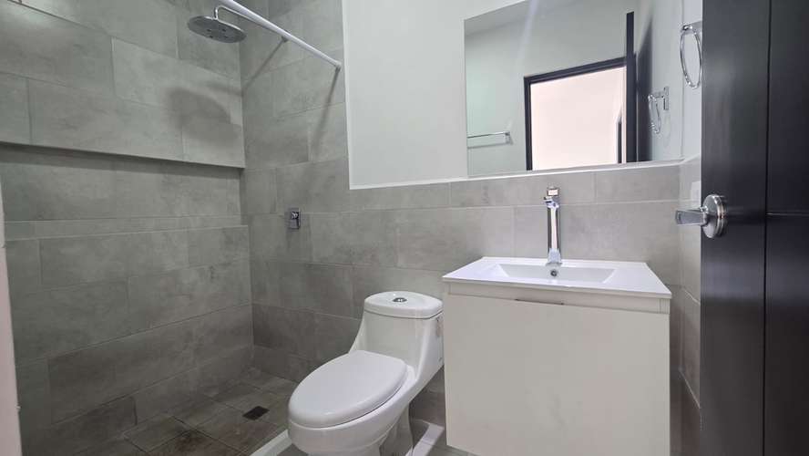 Casa nueva de dos plantas en renta en Condominio Sendero de Las Colinas, Las Colinas, Managua - Imagen 11