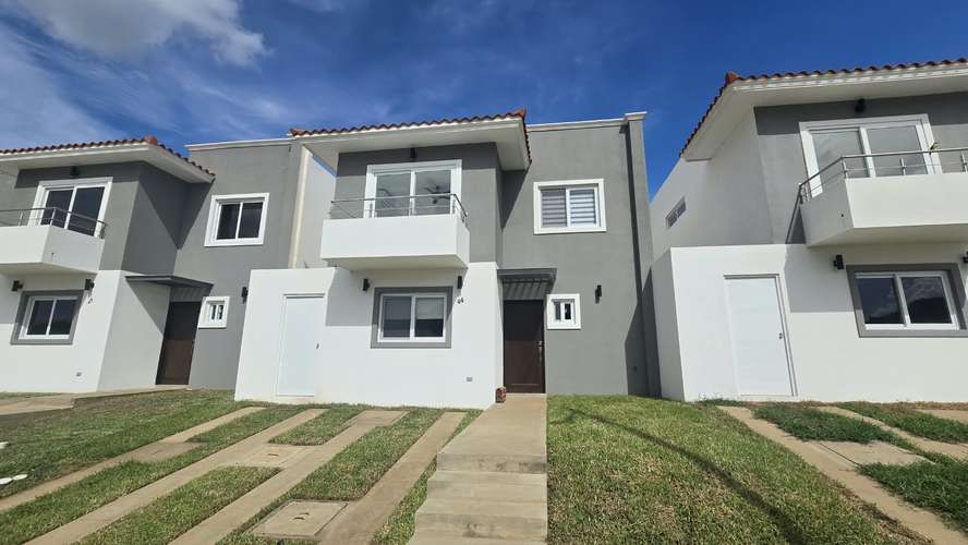 Casa nueva de dos plantas en renta en Condominio Sendero de Las Colinas, Las Colinas, Managua
