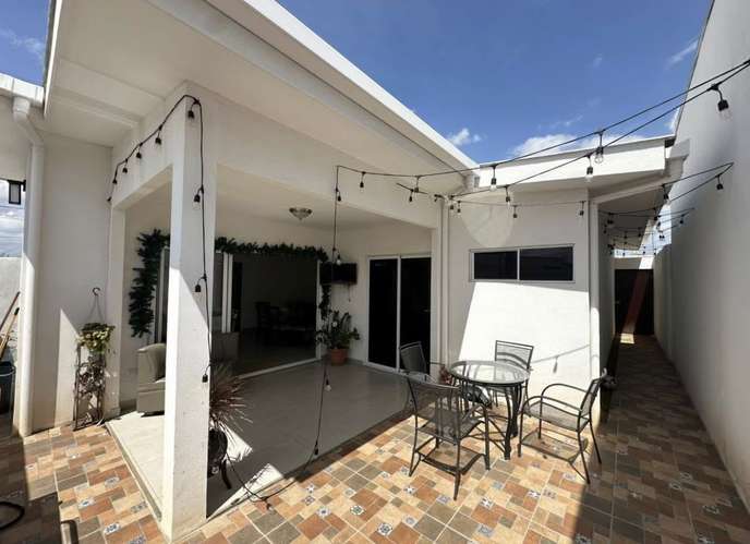 Condominio con piscina comunal, casa en renta!  - Imagen 5