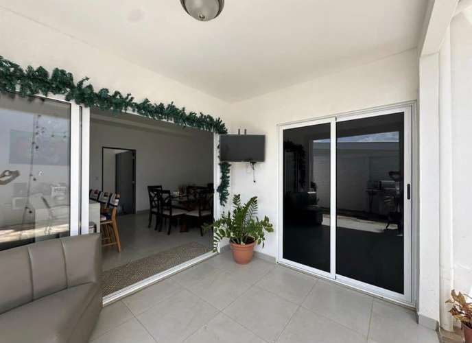 Condominio con piscina comunal, casa en renta!  - Imagen 4