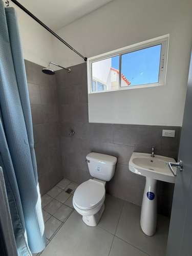 Condominio con piscina comunal, casa en renta!  - Imagen 9