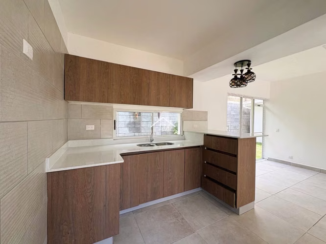 LL - Se Vende Complejo de 4 Casas en Santo Domingo - Imagen 12