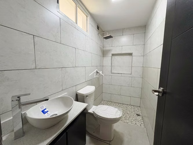 LL - Se Vende Complejo de 4 Casas en Santo Domingo - Imagen 8