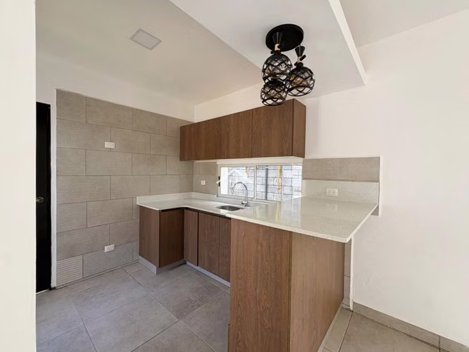 LL - Se Vende Complejo de 4 Casas en Santo Domingo - Imagen 11