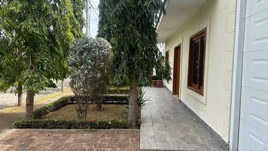 En Venta Casa espectacular en Condominio km 12 Carretera a Masaya AH