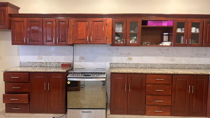 En Venta Casa espectacular en Condominio km 12 Carretera a Masaya AH