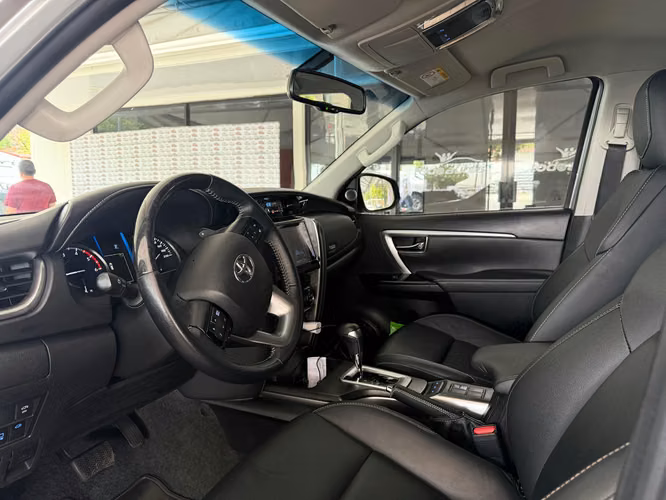 TOYOTA FORTUNER SRV AÑO 2023