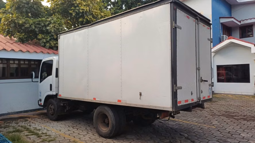 CAMIÓN ISUZU QMR77 2024 DIESEL 3.5 TON | CAJÓN CERRADO | LISTO PARA TRABAJAR  