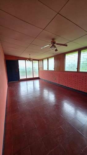 YA-Rento amplia casa esquinera ideal para oficina o negocio - Imagen 8