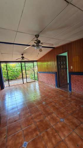 YA-Rento amplia casa esquinera ideal para oficina o negocio - Imagen 15
