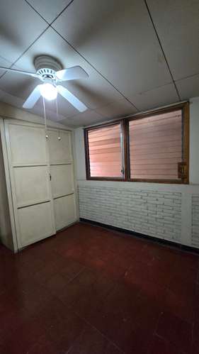YA-Rento amplia casa esquinera ideal para oficina o negocio - Imagen 5