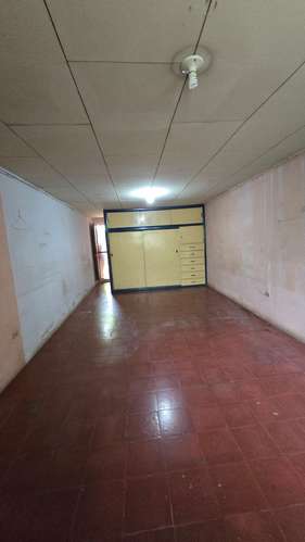 YA-Rento amplia casa esquinera ideal para oficina o negocio - Imagen 10