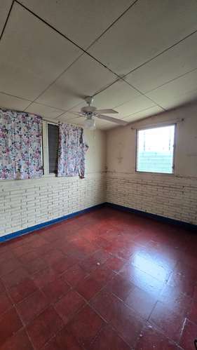 YA-Rento amplia casa esquinera ideal para oficina o negocio - Imagen 7