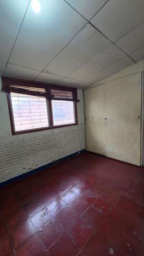 YA-Rento amplia casa esquinera ideal para oficina o negocio - Imagen 4