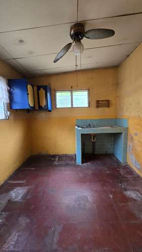 YA-Rento amplia casa esquinera ideal para oficina o negocio - Imagen 9