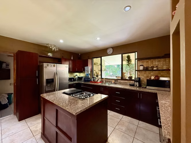 CASA EN VENTA | LAS COLINAS, MANAGUA