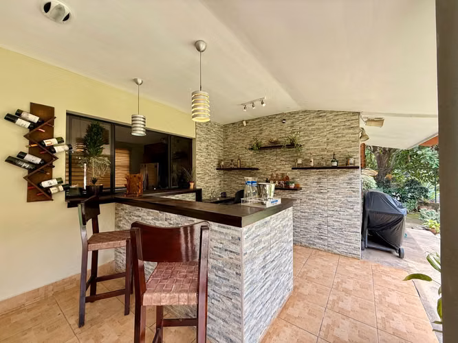 CASA EN VENTA | LAS COLINAS, MANAGUA