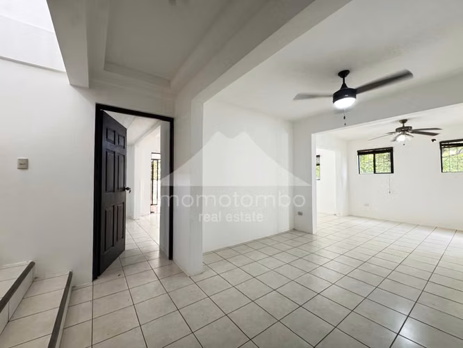 Casa en Venta &amp; Renta Las Colinas, Managua