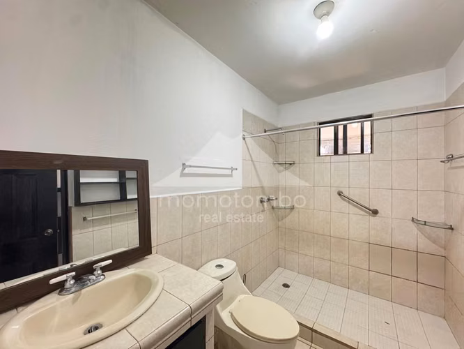 Casa en Venta &amp; Renta Las Colinas, Managua